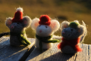 felted mice. Christmas mice. Holiday decoration. Hand made wool mice.